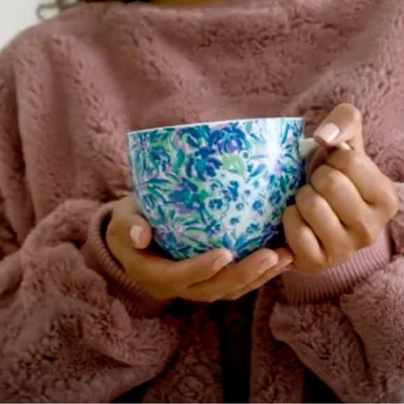 Lilly Pulitzer | (2) Lion Around Print Ceramic Mugs Blue & Green Floral 12 oz - Picture 5 of 10